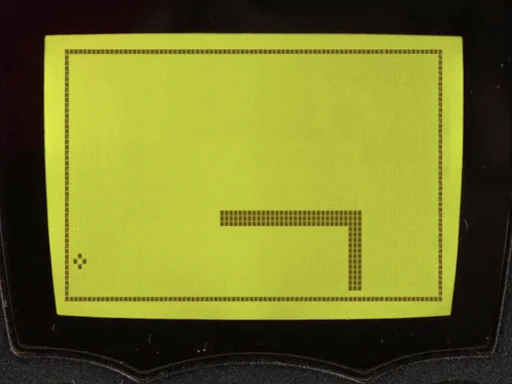 Snake '97: retro phone classic