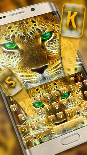 Golden Attacking Cheetah Keybo