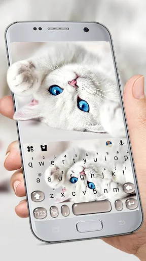 Innocent Cute Cat Theme