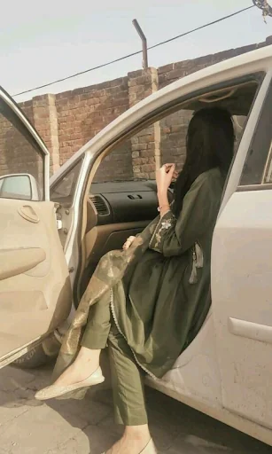 Hijab Car Poses Dpz