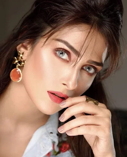 Ayeza Khan Wallpapers HD