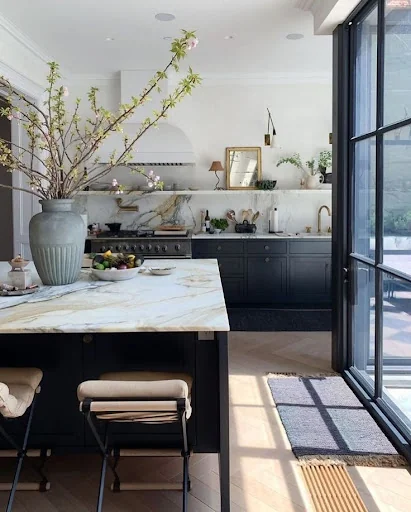 Black Kitchen